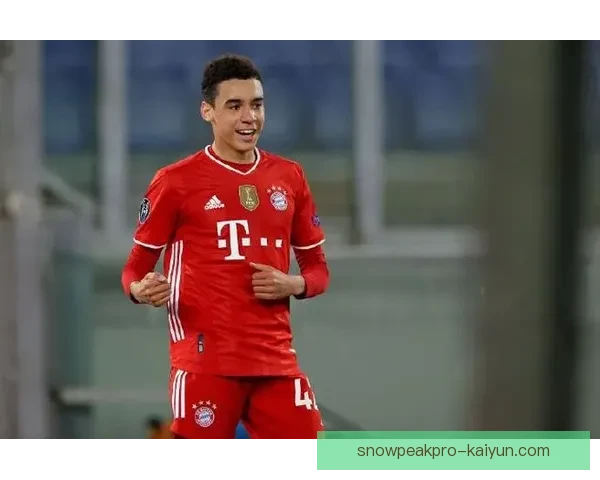 穆西亚拉家庭背景揭秘，展现其成长历程与足球梦想的交织成就动力。